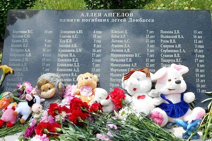 Аллея ангелов в Донецке