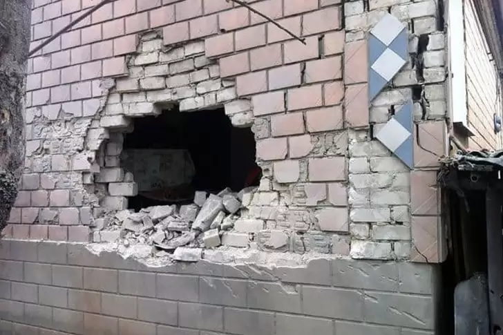 Вор проделал отверстие в стене