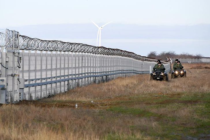 Забор от контрабандистов и террористов из Украины
