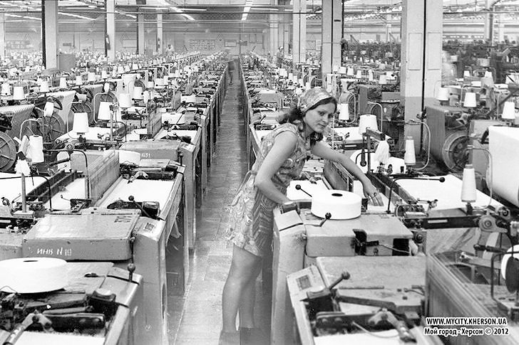 Работница ХБК в советские времена