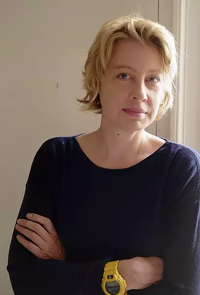 парень без рук с повесткой