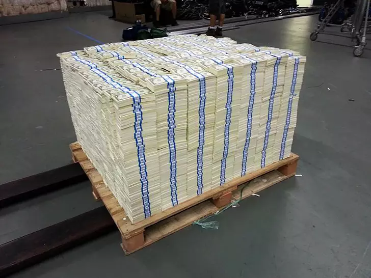 поддон с миллионом долларов