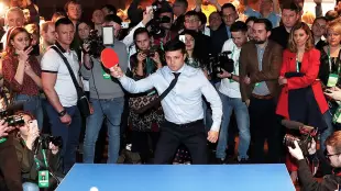 Владимир Зеленский лидирует в первом туре на стремлении к миру