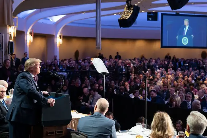 Дональд Трамп на молитвенном завтраке