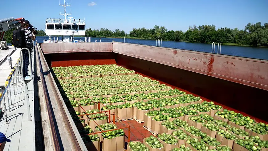 Херсонская баржа с арбузами