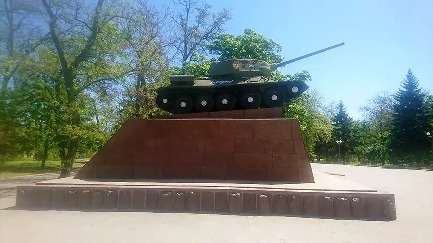 Мемориальный памятник в Херсоне Т-34