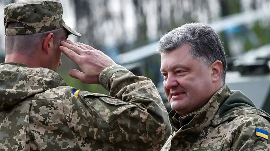 Порошенко в военной форме