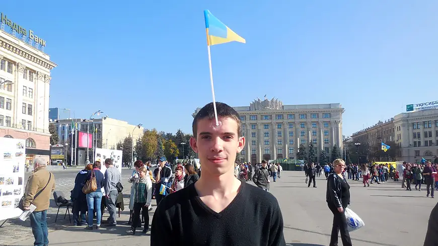 Украинец не согласен, что он с русским один народ, и он прав.