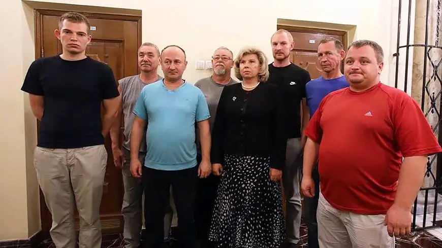 Татьяна Москалькова и моряки судна «Норд»