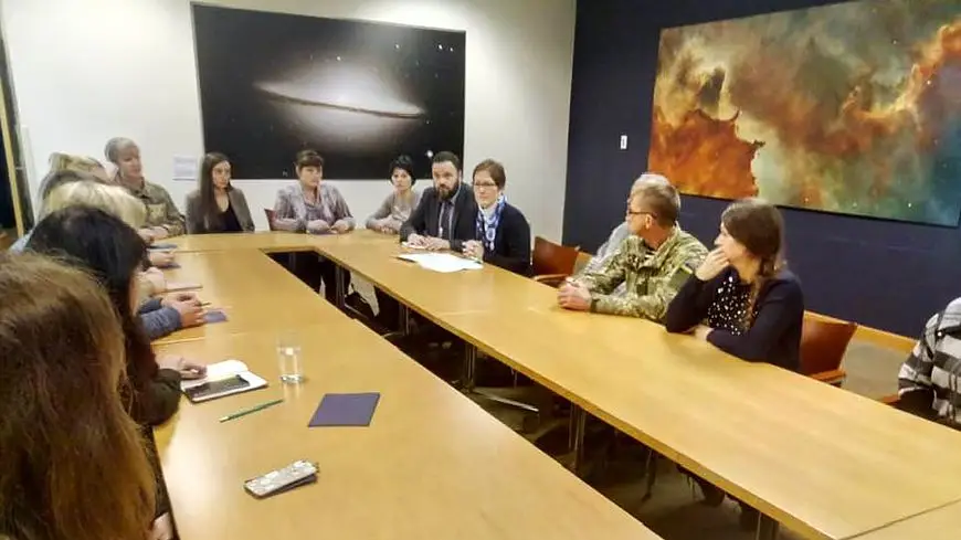 Родственники моряков на встрече с Мари Йованович