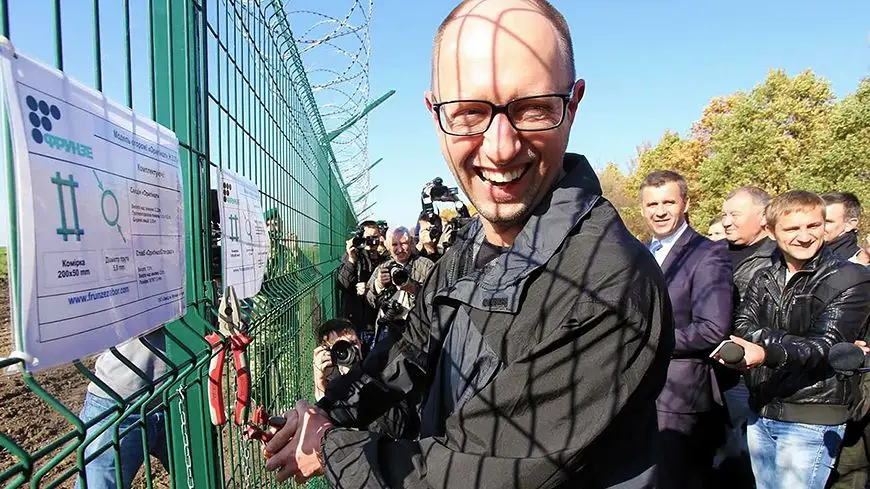 стена яценюка