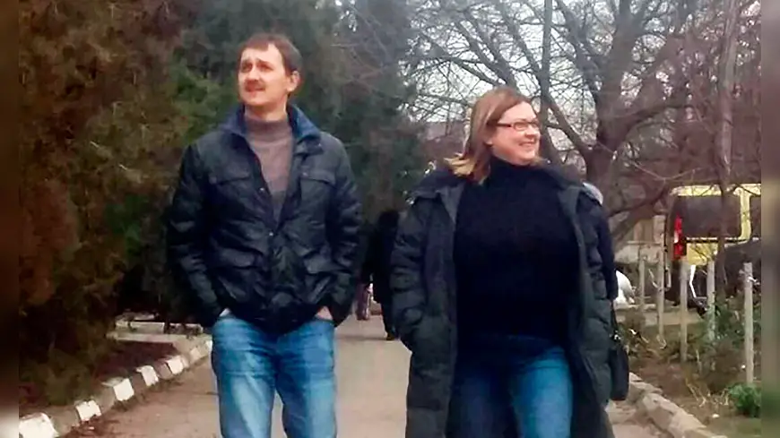 Катерина Гандзюк и сотрудник СБУ