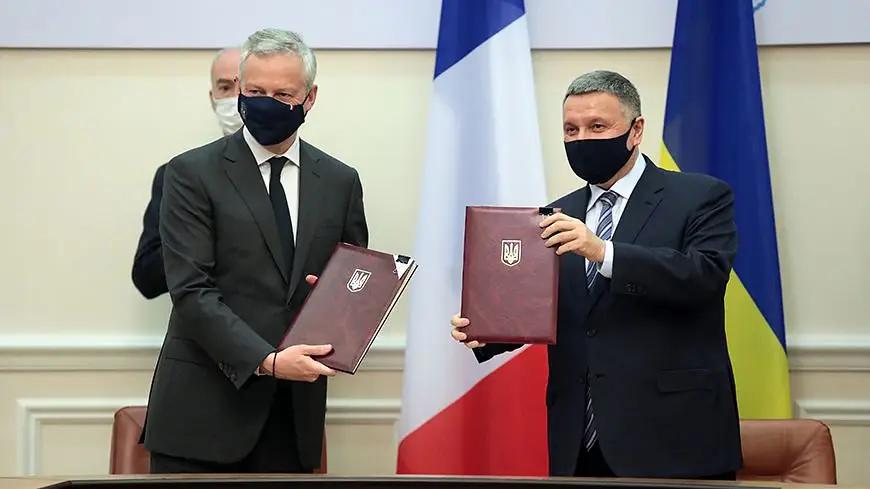 Арсен Аваков с Бруно Ле Мэром в намордниках