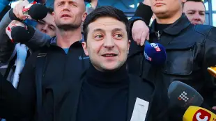 Люди хотят от Владимира Зеленского мира и смены политиков