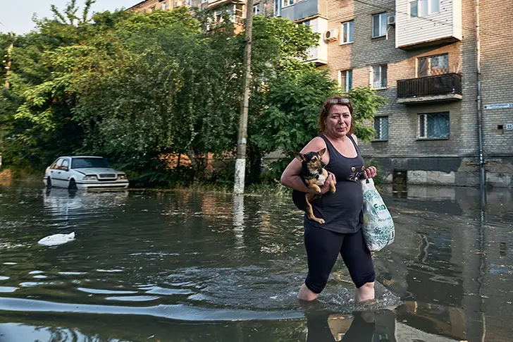 украинцы разрушили дамбу Каховской ГЭС