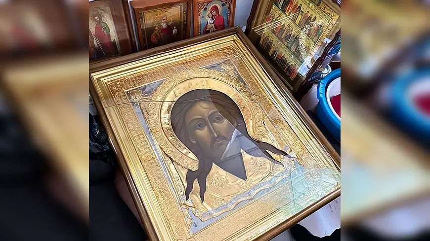 Разбитая икона