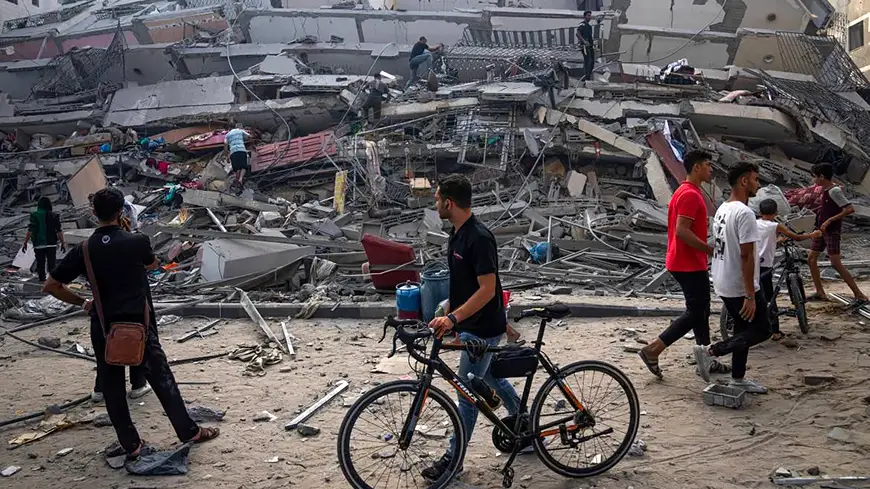 Бомбардировки Израилем мирных кварталов сектора Газа.