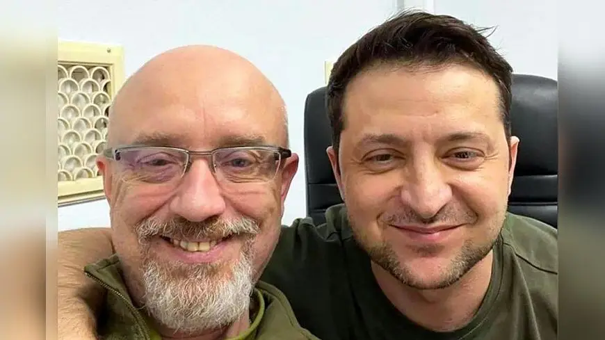 Зеленский и Резников улыбаются