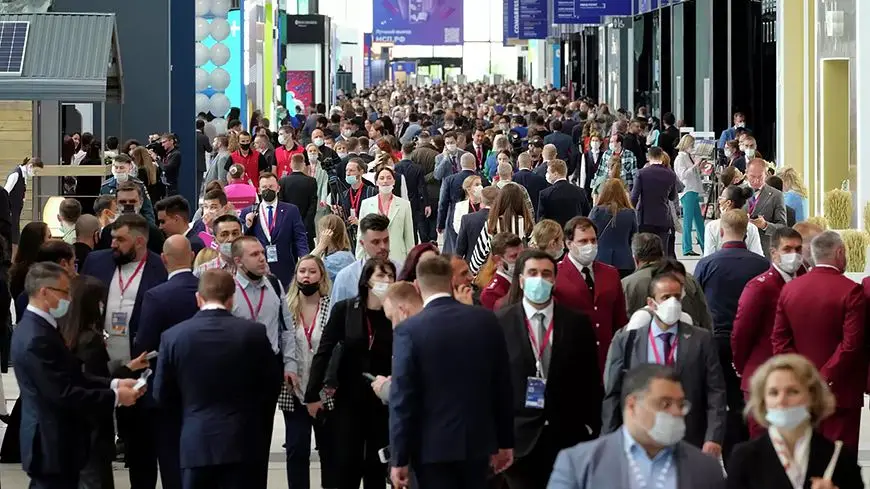 Посетители ПМЭФ.