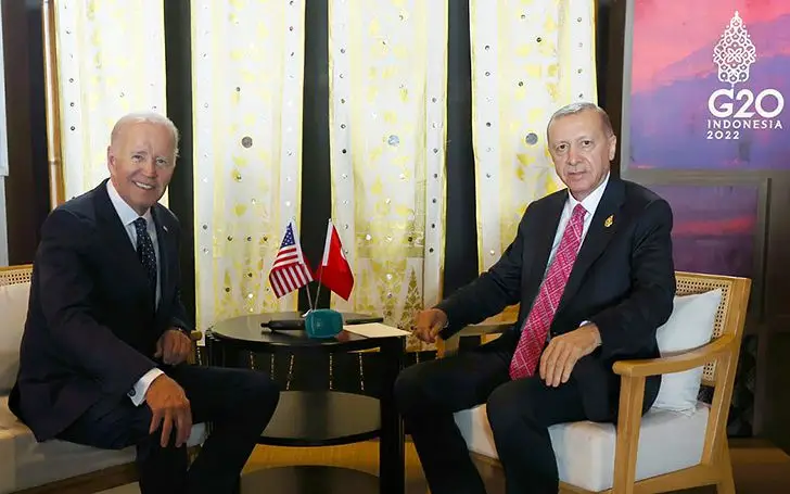 Джо Байден и Реджеп Эрдоган на саммите G20 в Индонезии