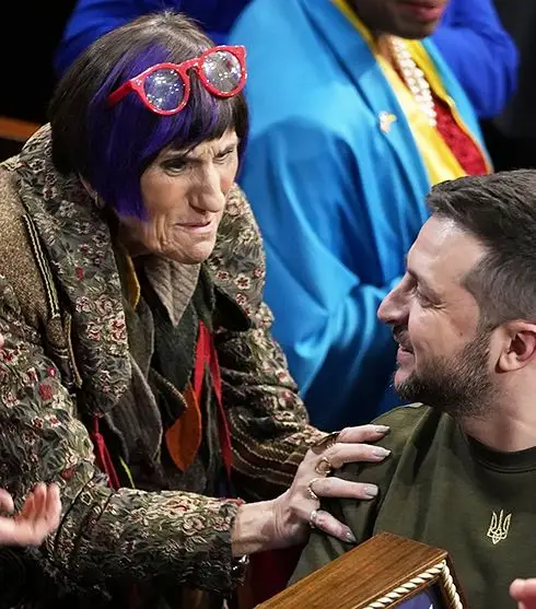 зеленский и страшная бабка