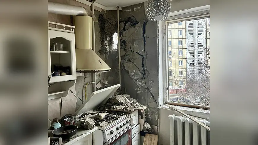 Разрушенная от украинского обстрела квартира в Белгороде
