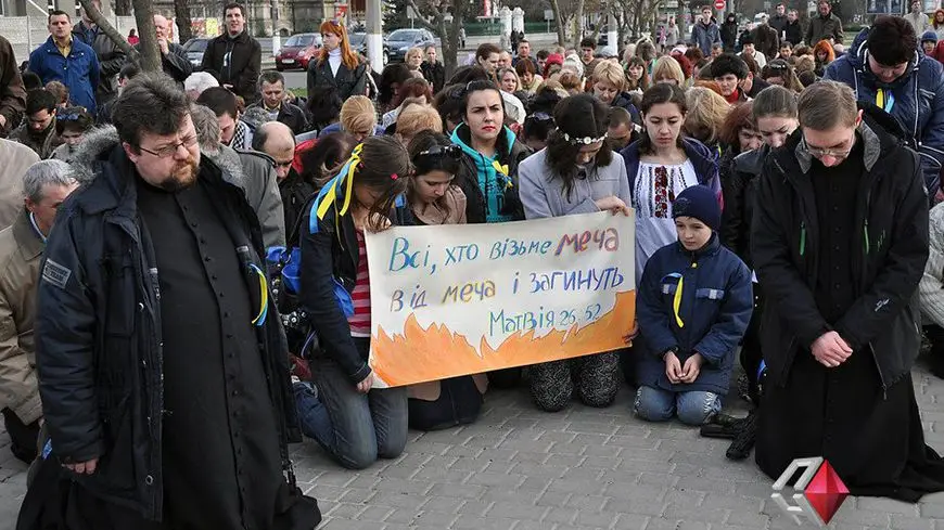 В Николаеве на коленях