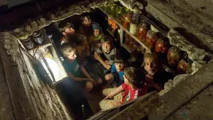 Андреа Рокелли дети в подвале