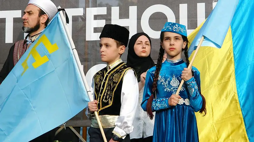 Крымские татары в национальных костюмах