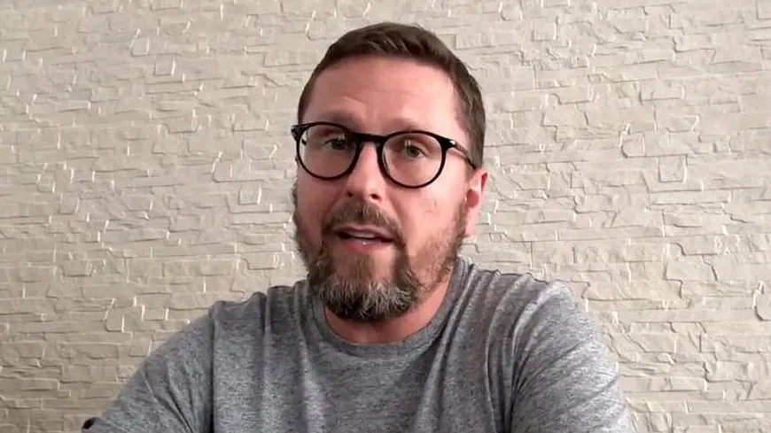 Анатолий Шарий