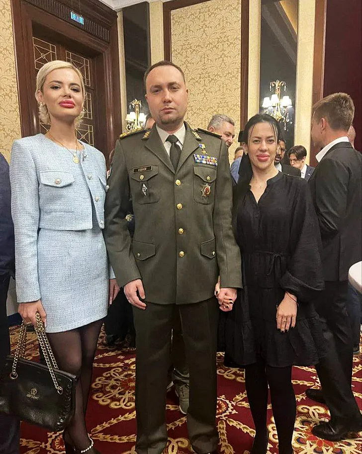 Кирилл Буданов с женой и журналисткой