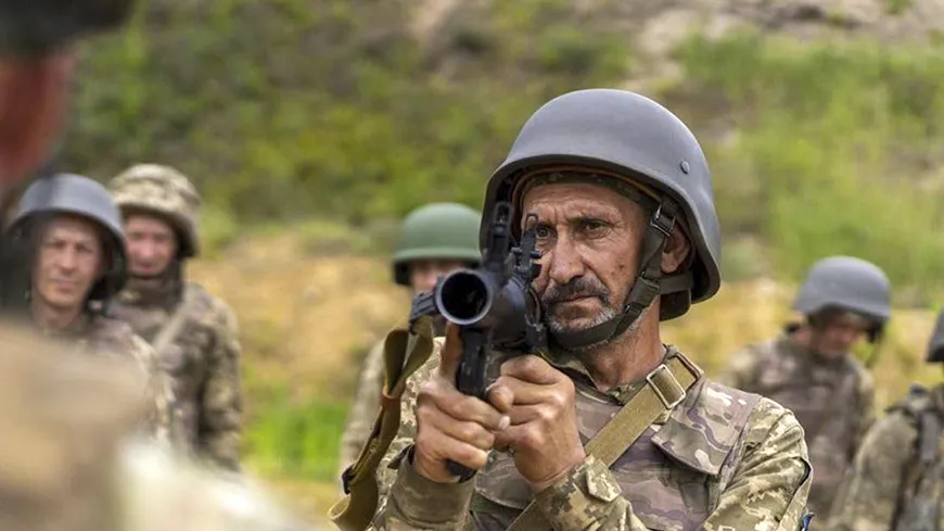 украинский мужик с гранатомётом