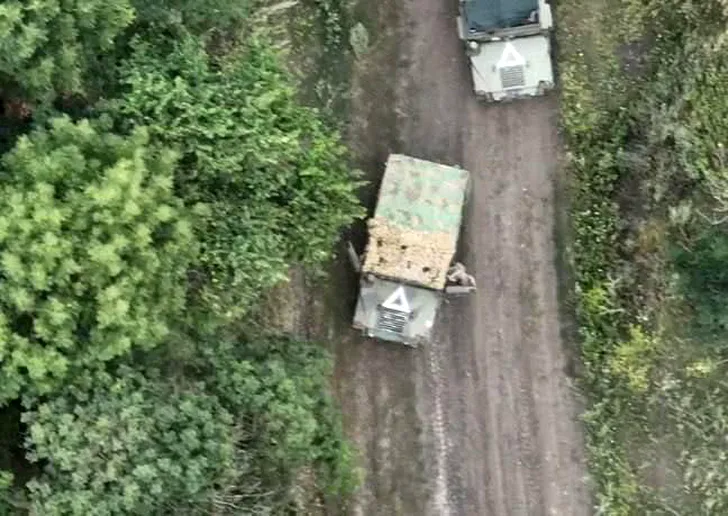 машины с тактическим знаком в виде треугольника