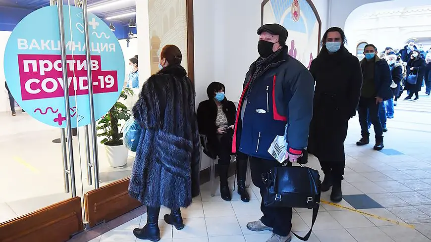 Мобильный центр вакцинации в ГУМе