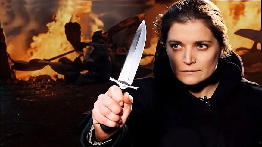 Мария Берлинская с кинжалом