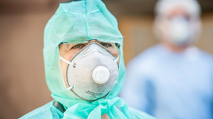 Женщина в маске