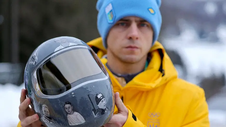 Владислав Гераскевич со шлемом памяти