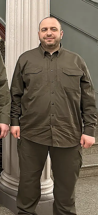 Рустем Умеров в мятой рубашке